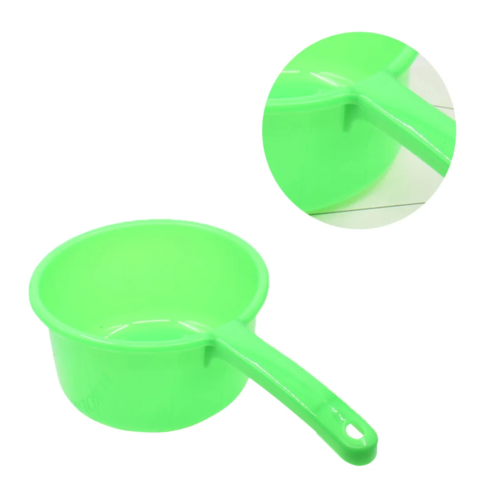 Plastic Long Handle Water Ladle Home Kitchen Household Nonslip Grip Water Dipper Ladle Bailer (Random)