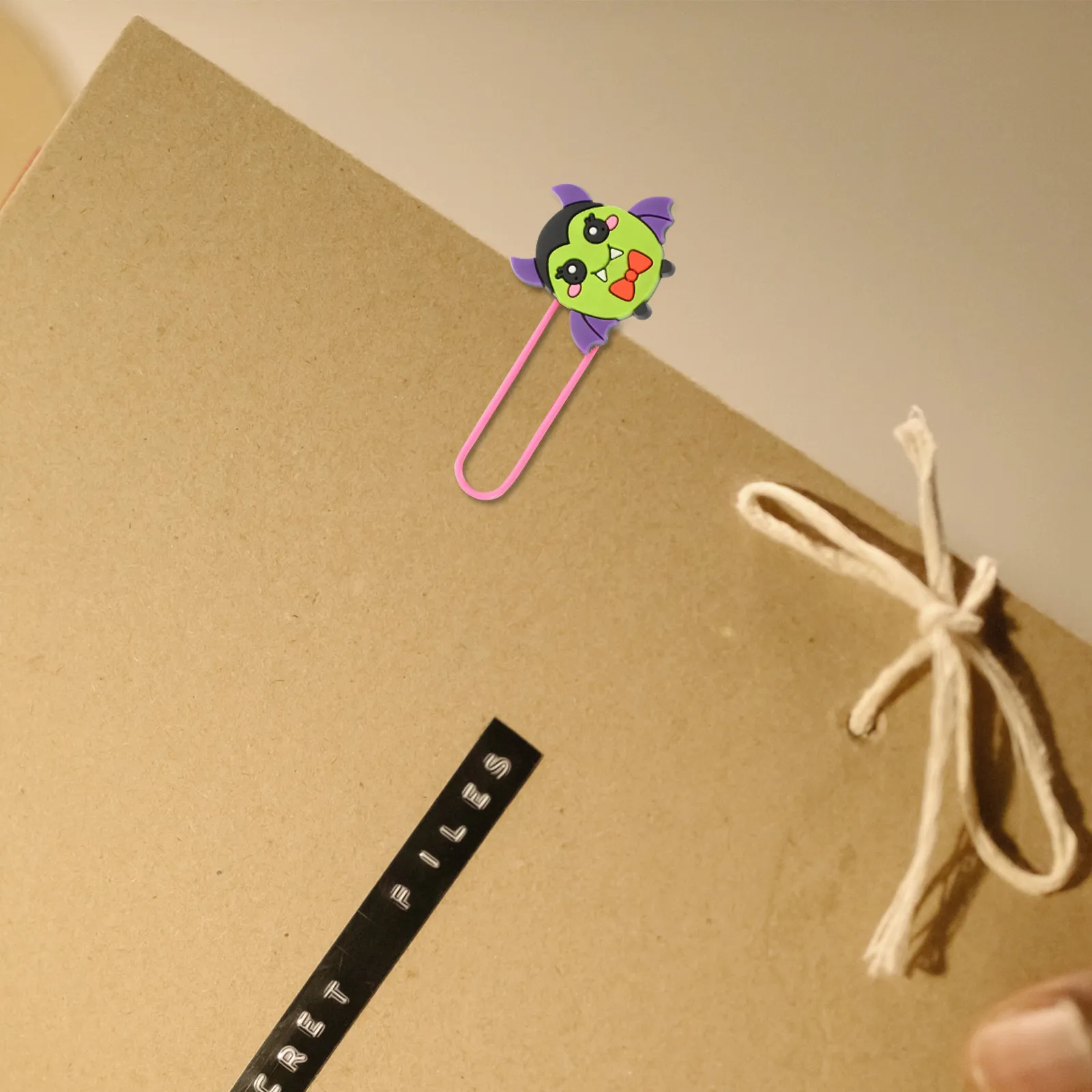 20Pcs 할로윈 종이 클립 세트(박쥐, 해골, 유령, 호박 포함) 북마크 파티 선물 축제 장식 재사용 가능한 책갈피