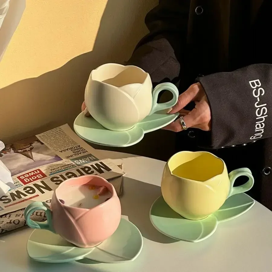 Set Di Tazze E Piatti In Ceramica A Forma Di Fiore Da 300Ml Tazze Da Caffè A Tulipano Vintage Tazza Da Tè Pomeridiano Francese Rosa Ad Alto Valore Est