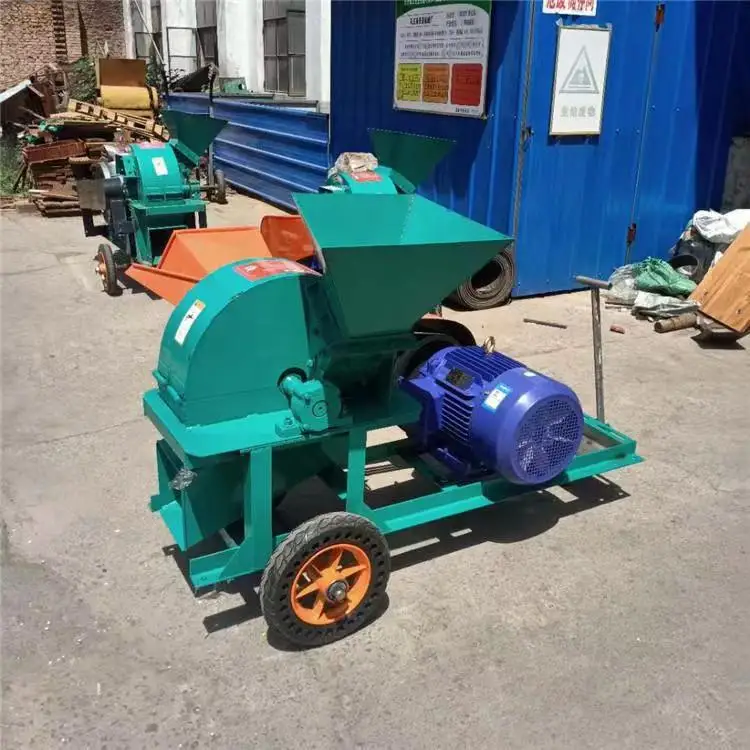Mobile wood crusher