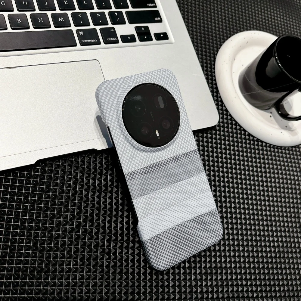Frameless Carbon Fiber Kevlar Magnetic Phone Case with Stripe Texture