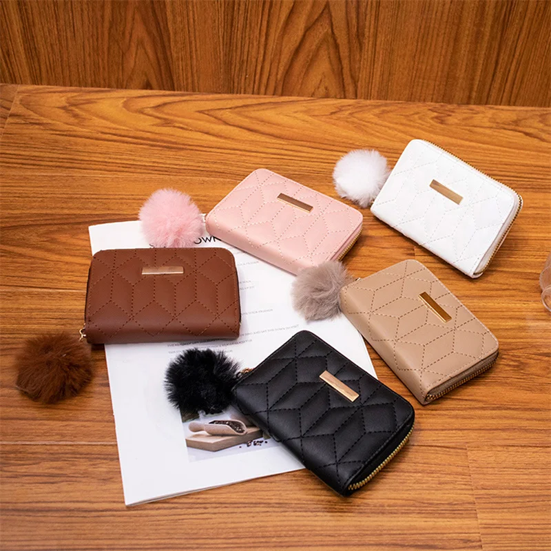 

Short Wallets for Women Card & ID Holders Simple Fashion Coin Purse with Plush Pendant Money Bag Bolso De Mujer Bolsa Feminina