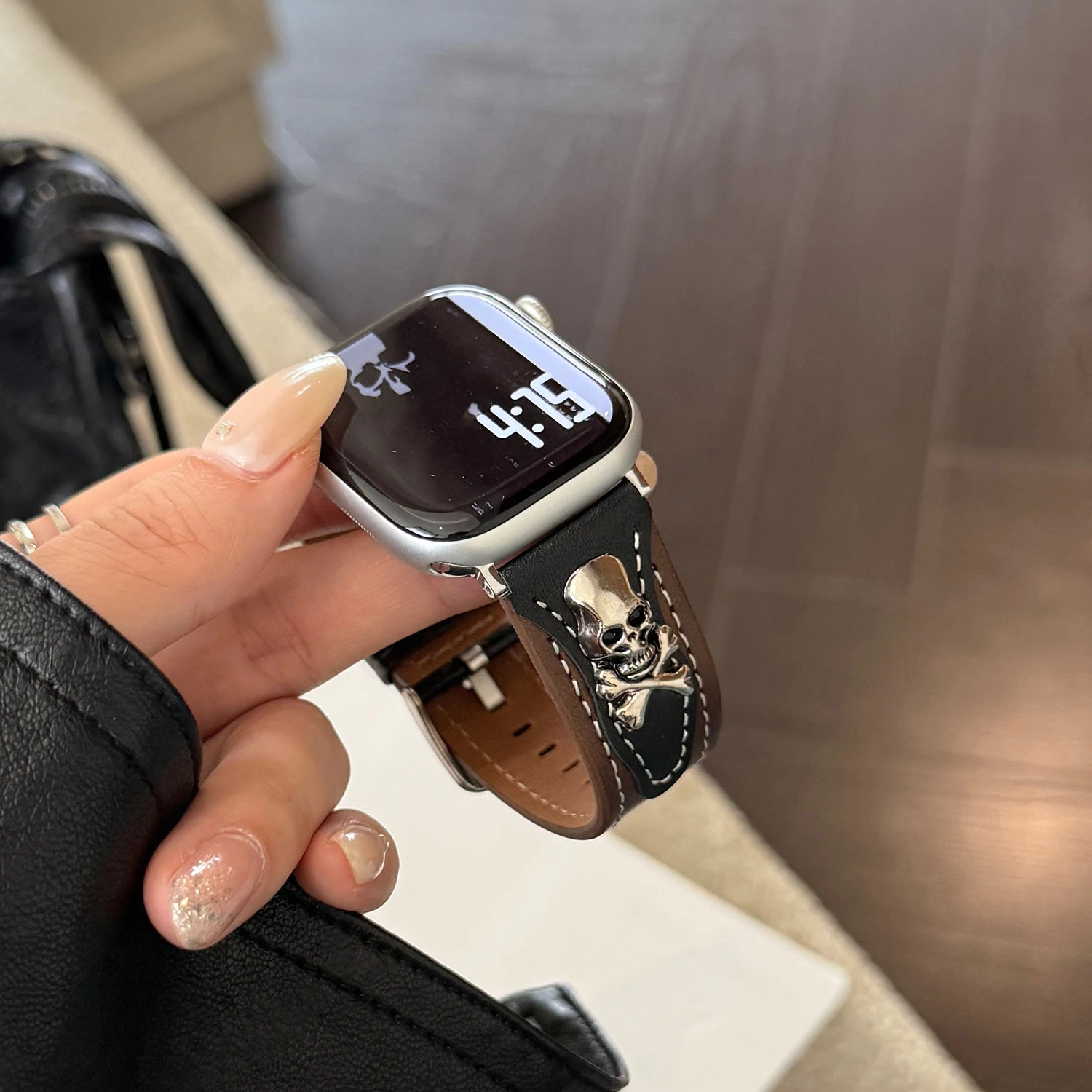 Retro-Punk-Totenkopf-Zubehör-Lederarmband für Apple Watch Ultra 49 mm S10 42/46 mm 45–38 mm Herrenarmband für iWatch Serie 9 8 7 SE 6 – Detail 32