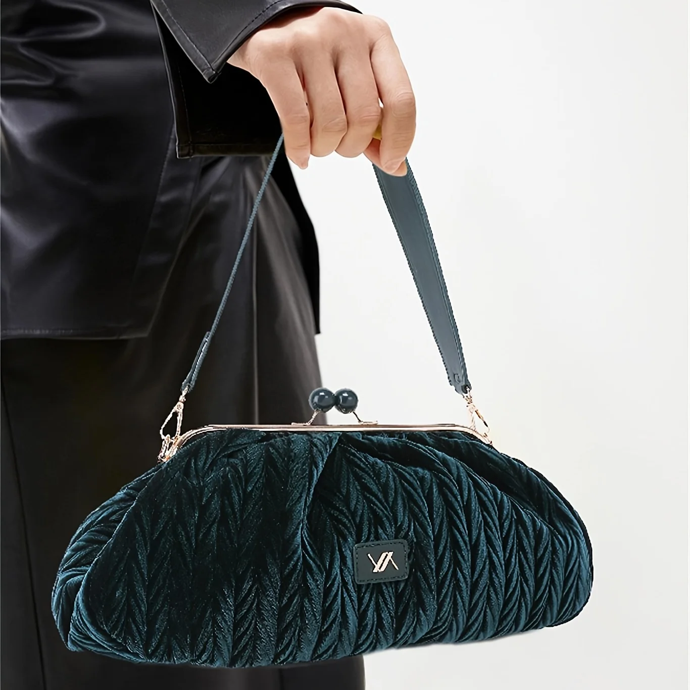 Retro Damen Schultertasche aus Samt 2