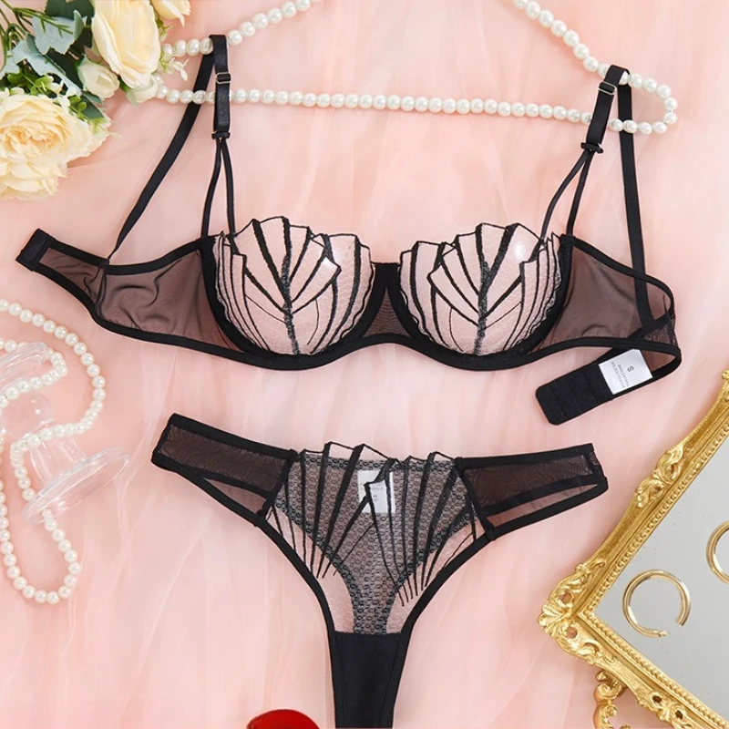 شبكة شفافة من الدانتيل مع حلقة فولاذية رفيعة للغاي...