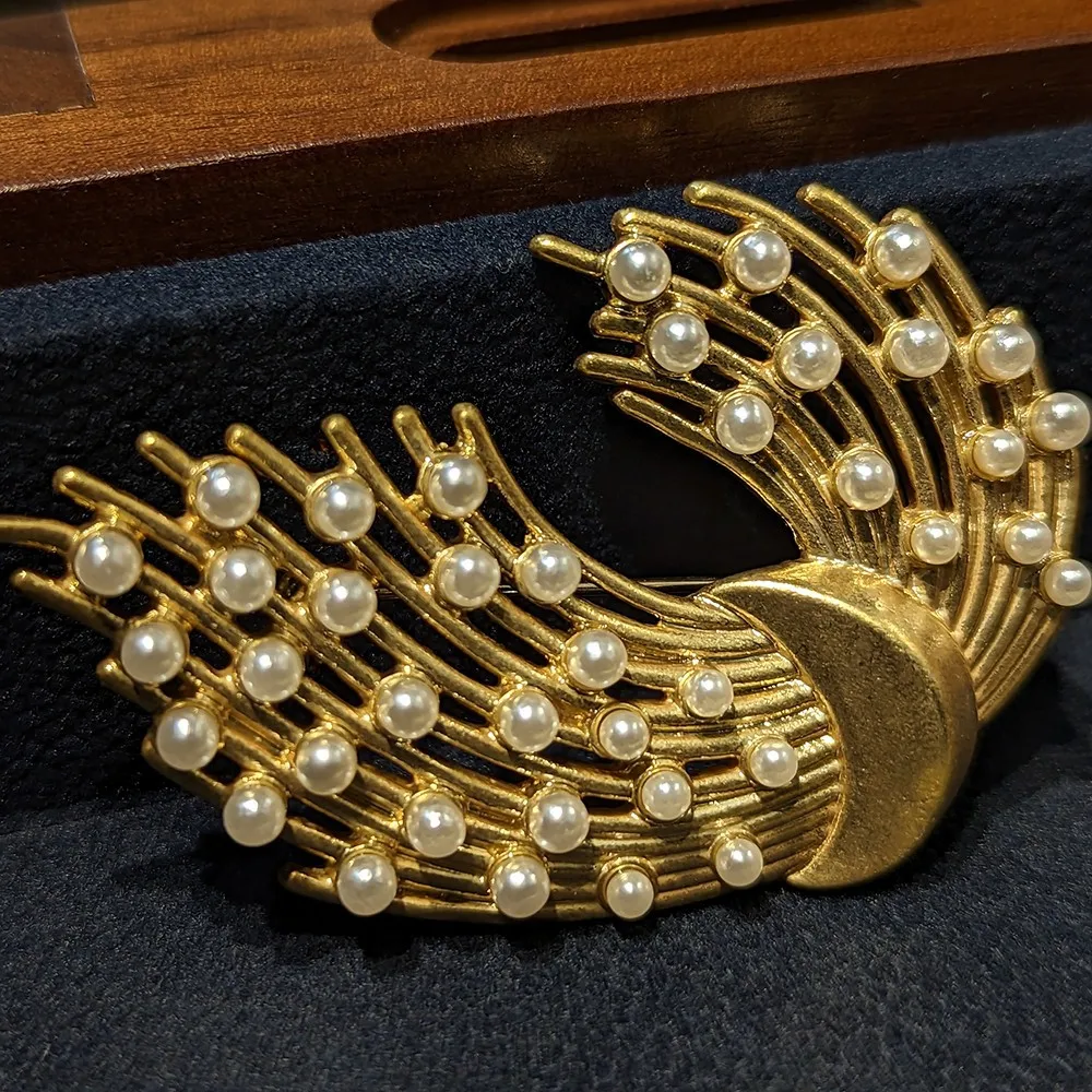 

New European and American Vintage Fashion Elegant Pearl Flower Wheat Brooch Clothing Accessories Women's Pin Corsage