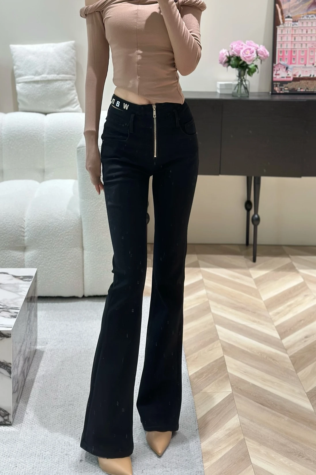 

168144 Fashion Classic Trendy Luxury Designer Autumn/ Winter New Letter Logo Hollow out Fleece Flared Pants Jeans Woman A2