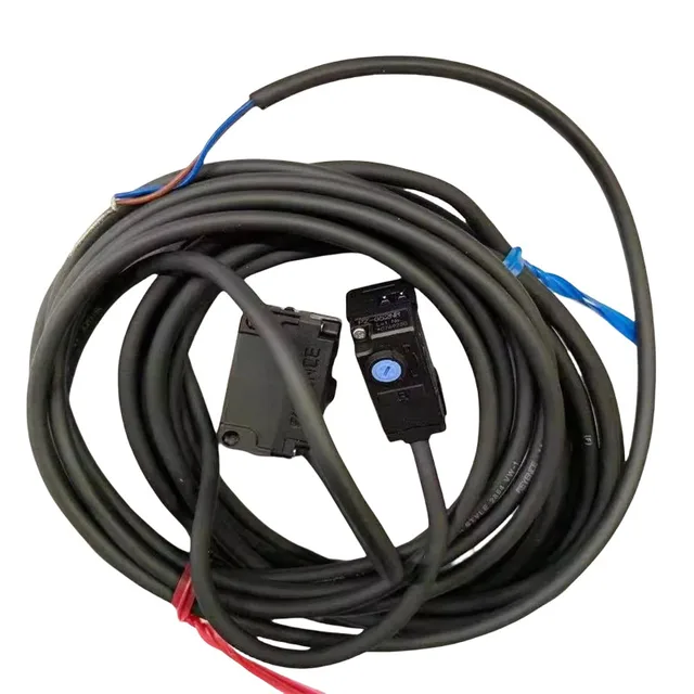 PZ-G52N New Original KEYENCE NPN through-beam 30M PZ-G52N New Original KEYENCE NPN through-beam 30M