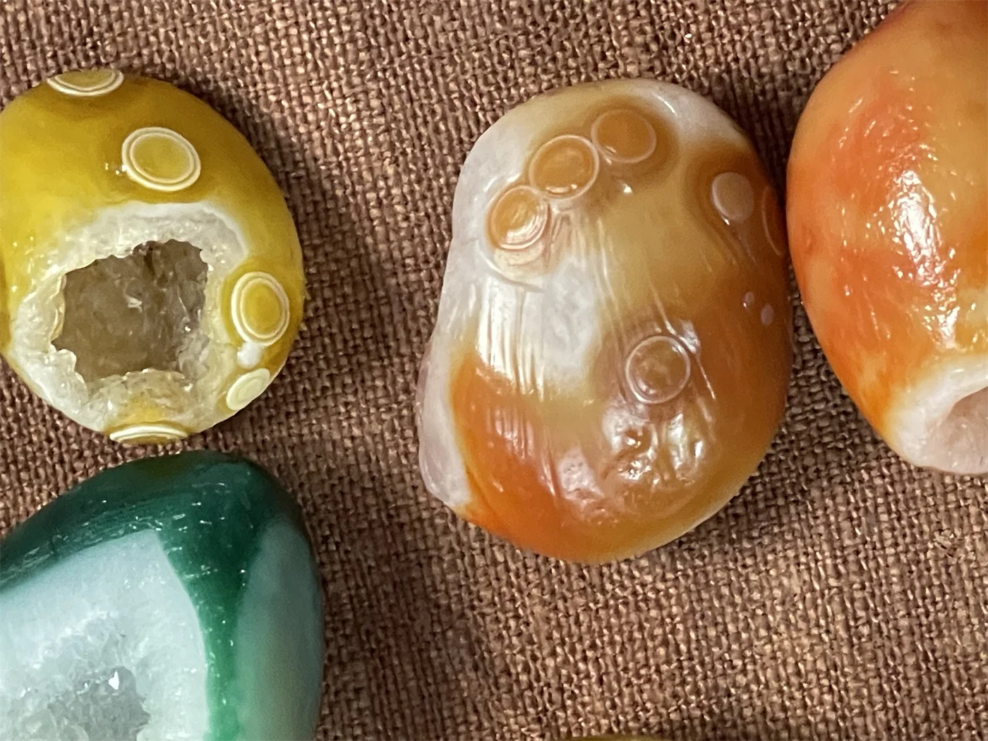 1pcs/lot Special Rare Natural Gobi Agate Geode Rough multicolored Eye pattern Meditation and healing small Ornaments