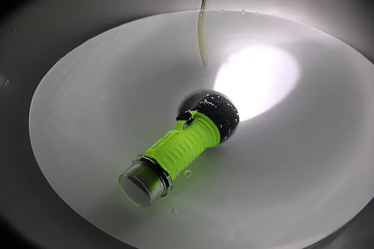 Description Picture 4 of itemUpgrade LED Scuba Diving Flashlight Built-in 18650 Battery Type C Rechargeable Diving Torch Super Bright Underwater 100m Lantren