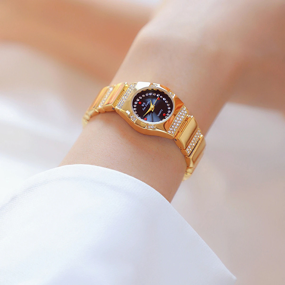 Fashion Brand Ladies Wristwatches Luxury Diamond Watch For Women Gold Waterproof Quartz Womens Watches Elegant Dress Clock
