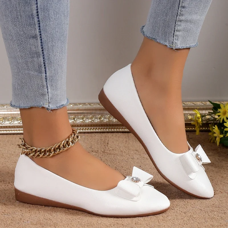 

Женские туфли на плоской подошве, с острым носком, со стразами