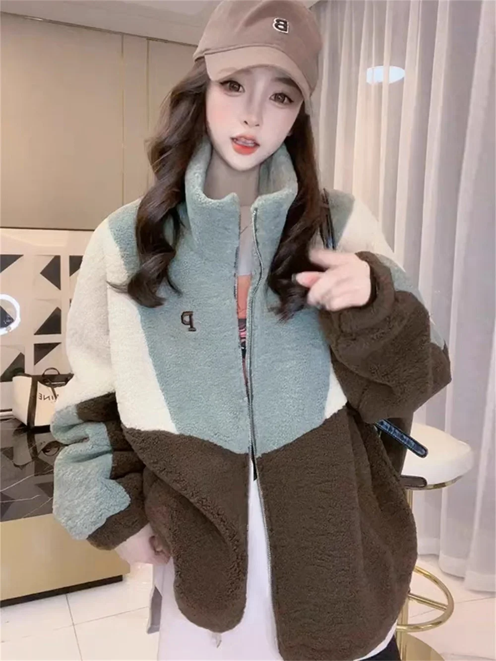 European New Style Colored Imitation Lamb Wool Coat Women's Winter Loose Design Sense Women's Top 2023