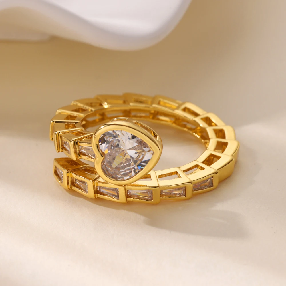 Anello statement elegante con cuore in zircone e serpente_voghion.com