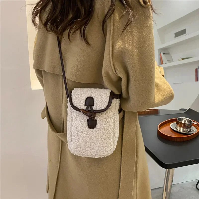 

New Plush Bag Phone Bag Contrast Color Simple and Western Style One Shoulder Crossbody Women's Winter Retro Lamb Plush Bag