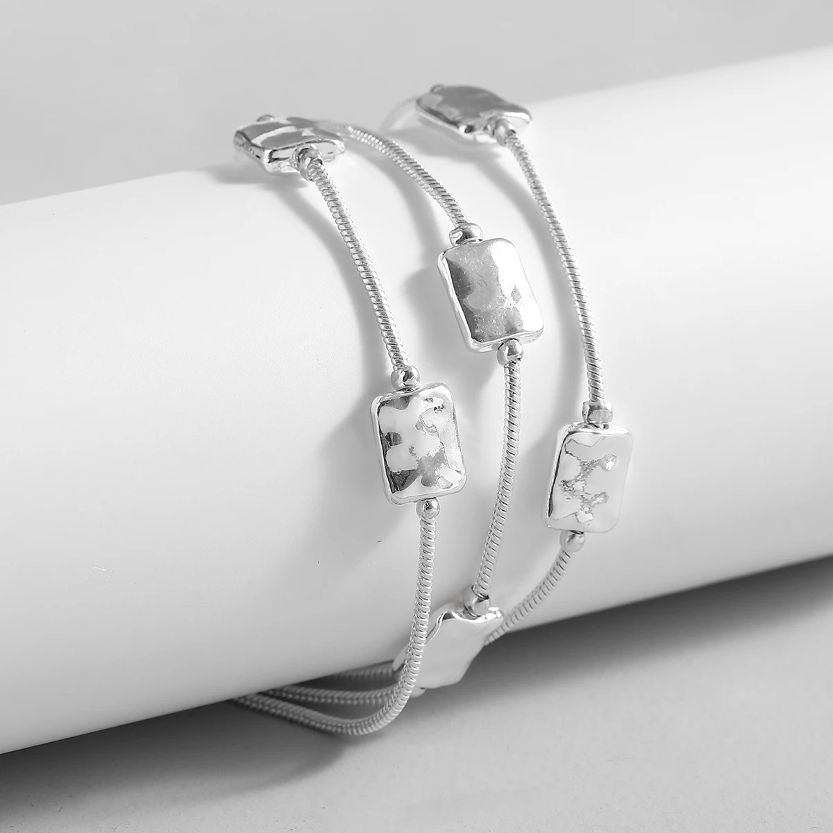 Amorcome Zweifarbige geometrische quadratische Perlen-Kettenarmbänder für Frauen, mehrschichtiger silberfarbener Link-Armreif, Charm-Schmuck – Detail 8