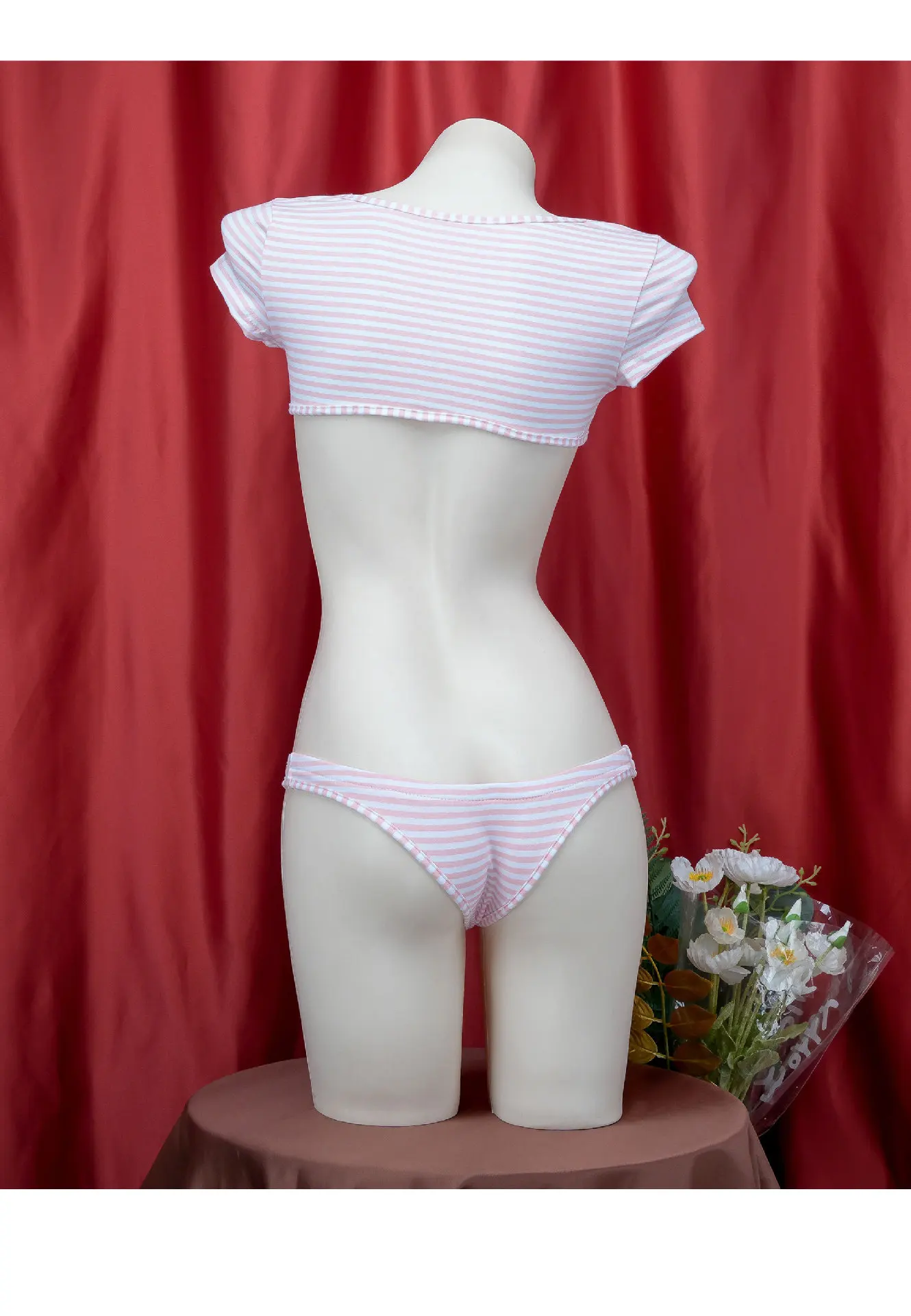 Bikini giapponese a righe - Modellino indossa