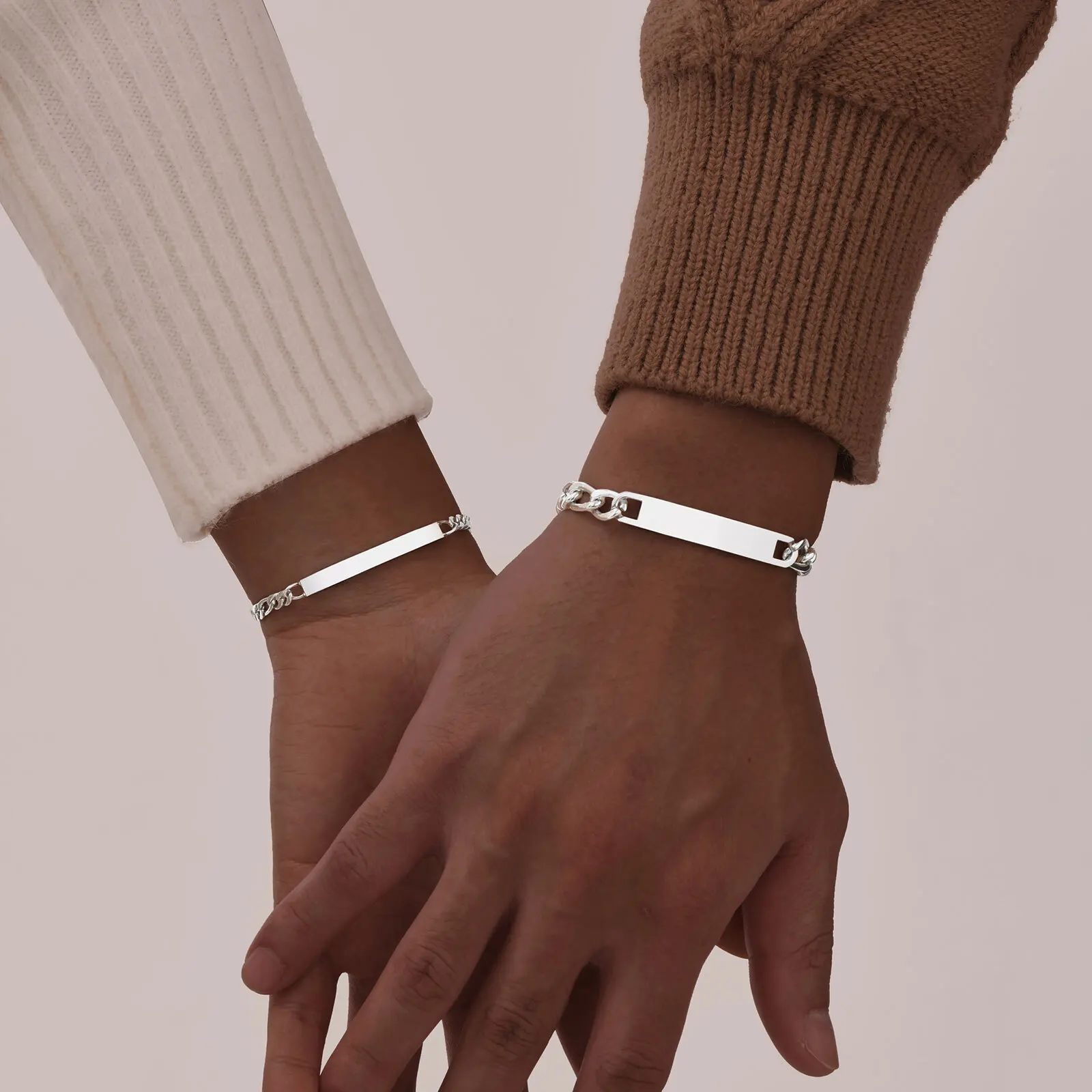 Vnox Free Grave Love Words Armbänder Geschenke für Paare, Figaro-Kettenarmbänder aus Edelstahl, Valentinstagsgeschenk für Sie und Ihn – Detail 6