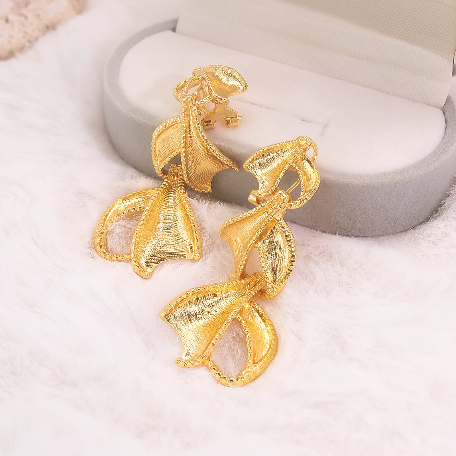 YTJX 2025 Trendy Neue Chic Drei Ton Piercing Ohrringe Romantische Bogen Knoten Stud Ohrringe Für Frauen Partei Schmuck Geschenk Weihnachten – Detail 8