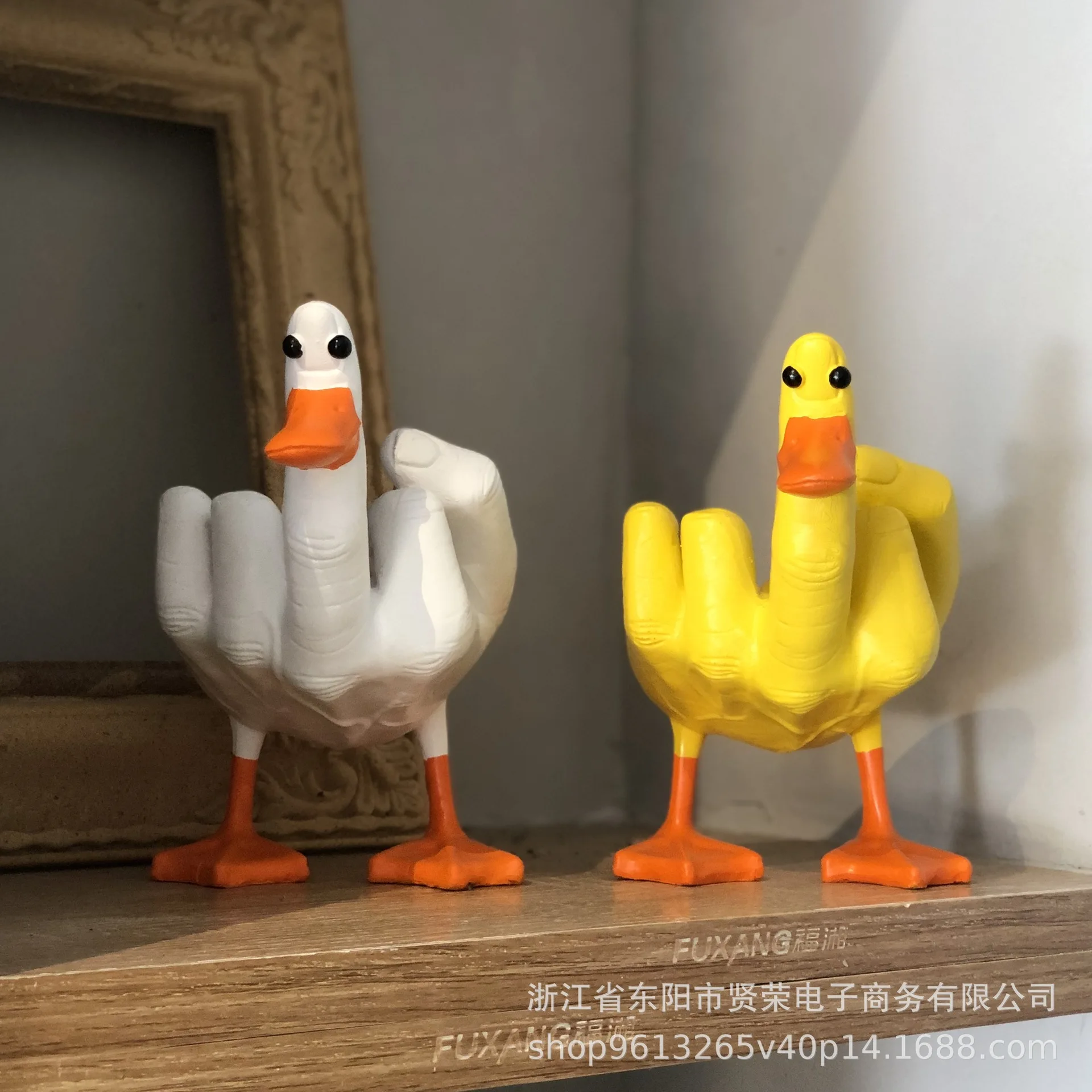 

New middle finger duck statue resin crafts ornaments duck you spoof middle finger desktop decoration