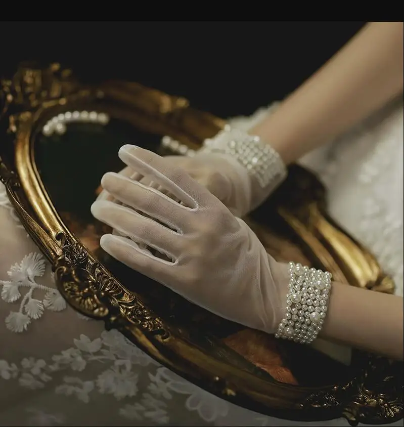 

Wrist Wedding Gloves Pearls Short Fingers Bride Gloves Women Elegant Tulle See Through Bridal Gloves Luxury