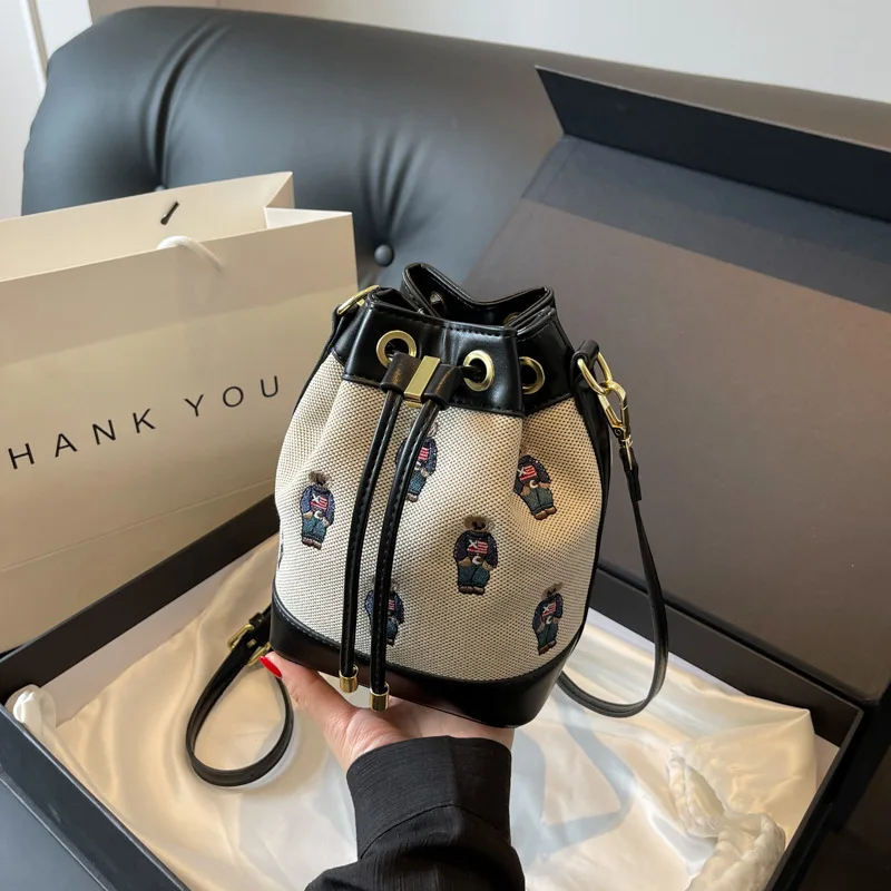 2023 High Quality Retro Fashion Bear Embroidery Versatile Bucket Simple Casual Crossbody Shoulder Bag For Women Girl