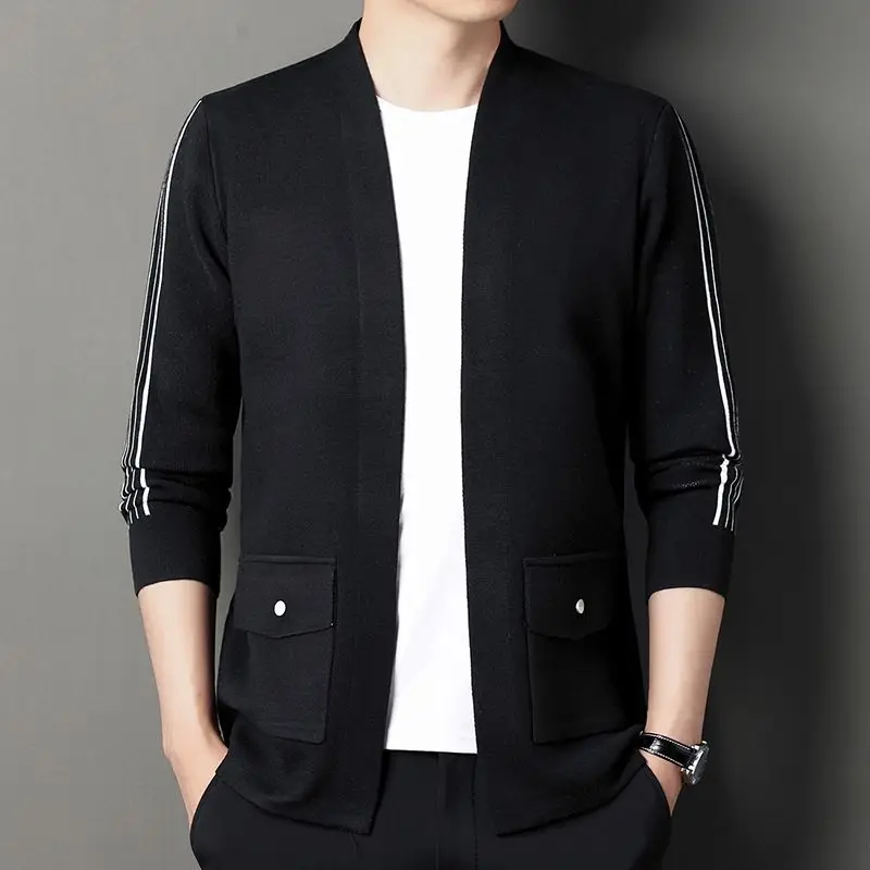 Autumn and Winter Men's V-neck New Patchwork Pocket Solid Color Loose Fashion Casual Sweater Knitted Long Sleeved Cardigan