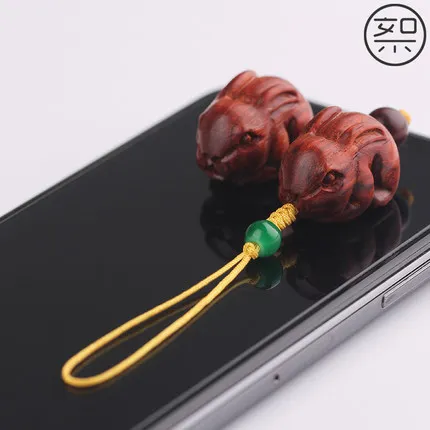 

Exquisite small leaf rosewood cute rabbit pendant