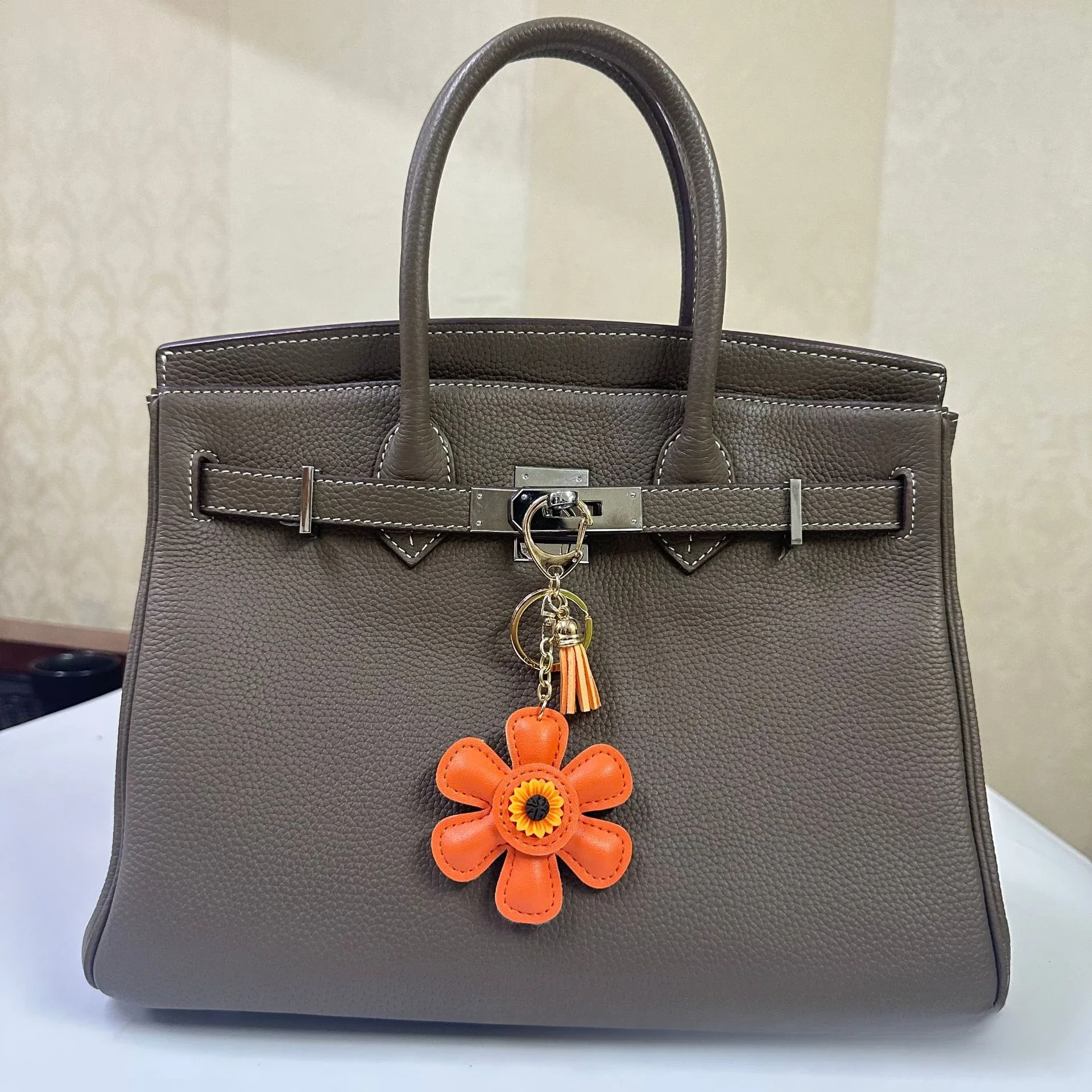 Creative Sunflower Bag pendant Explosive m Accessories Leather Keychain pendant Sunflower phone case pendant 2
