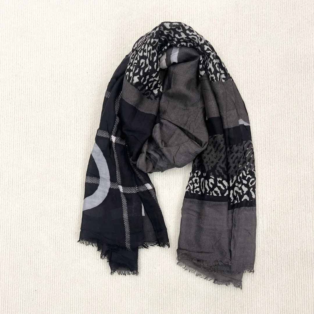 Foreign trade original order: Italian fashion brand liu.jo embroidered printed scarf, warm and sun shading, women's scarf shawl 2