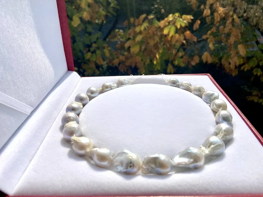 

Luxury 15x21x25 Natural Sea Baroque Shaped Pearl Boutique Necklace Clavicle Chain European and American Court Style Retro