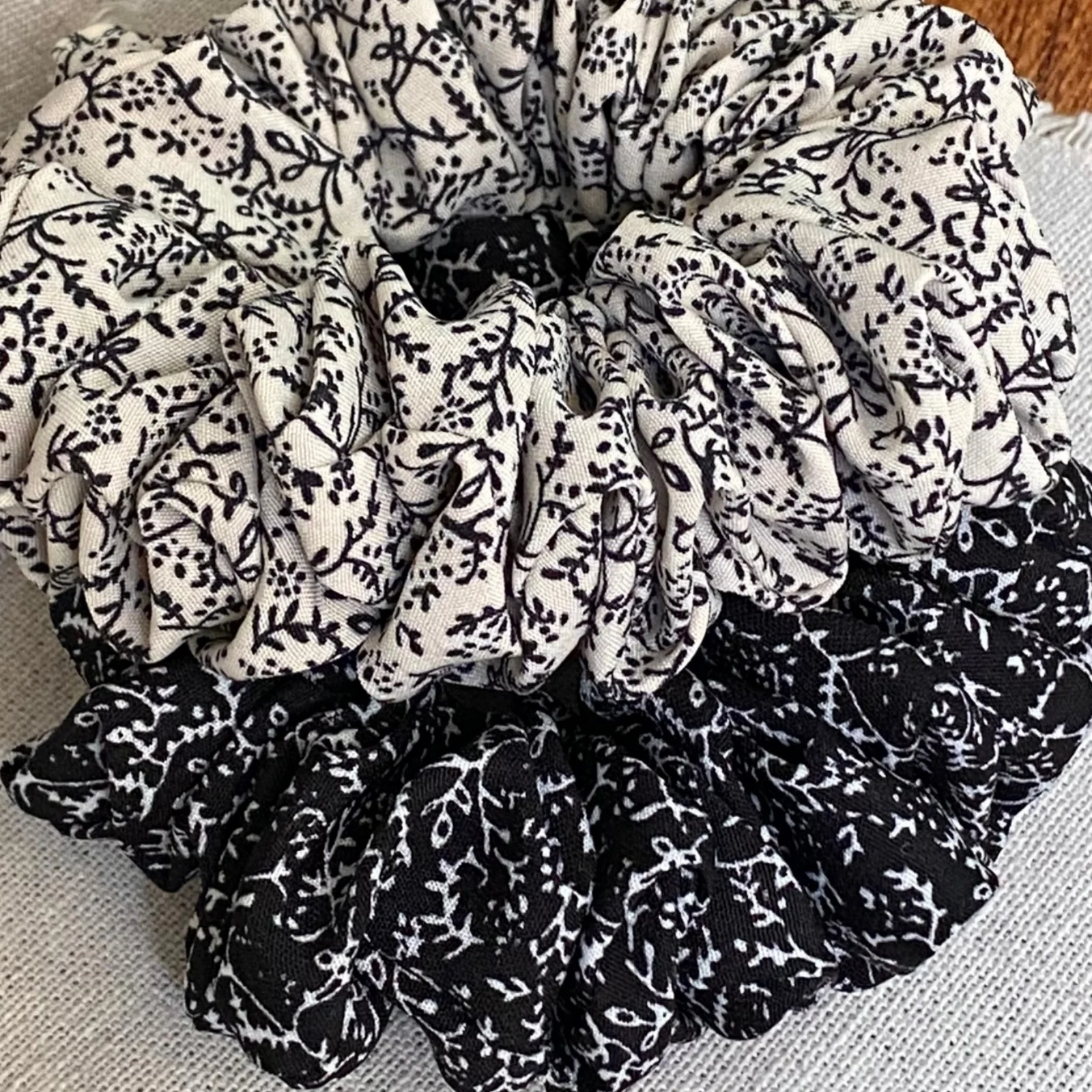 1PC Scrunchies Women's Floral Print Hair Accessories Elastic Hair Ties For Daily, Party, Gift, Trendy Vintage Styles