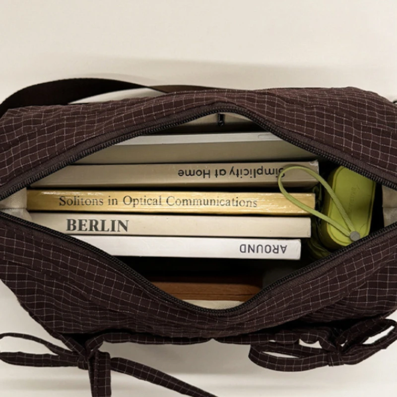 Borsa a Tracolla alla Moda in Nylon con Texture a Quadri, Casual e Versatile, Piccola e Unica, Borsa Hobo di Lusso di Marca Designer - immagine 5
