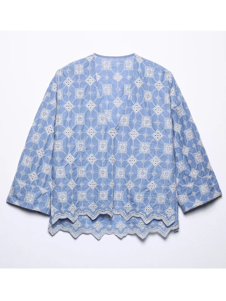 

BBWM 2022 Vintage Spring Women Embroidery Hollow Out Casual Shirt Fashion Female V Neck Long Sleeve Blouses Casual Loose Chic