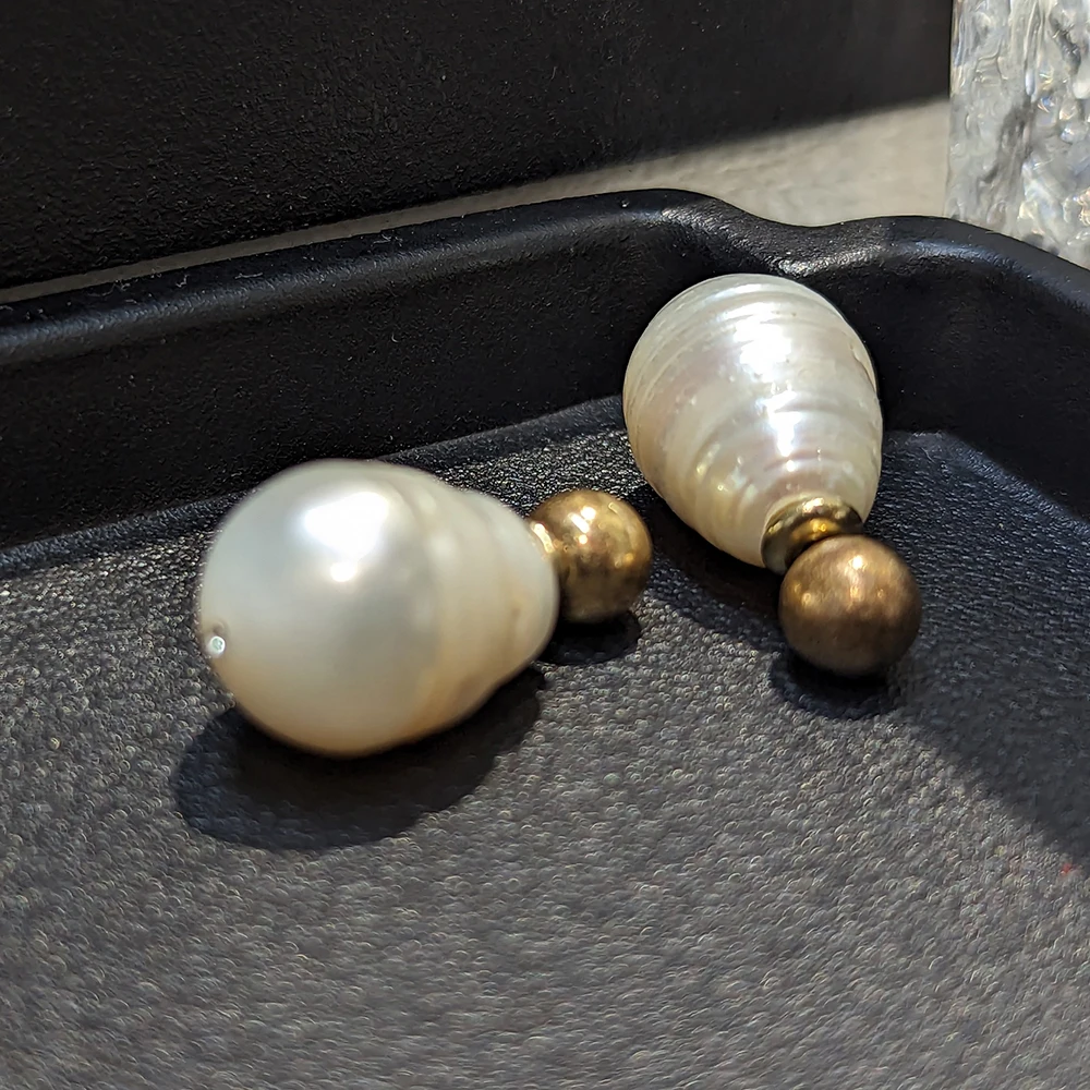 

Amorita Boutique Fashion Pearl Stud Earrings