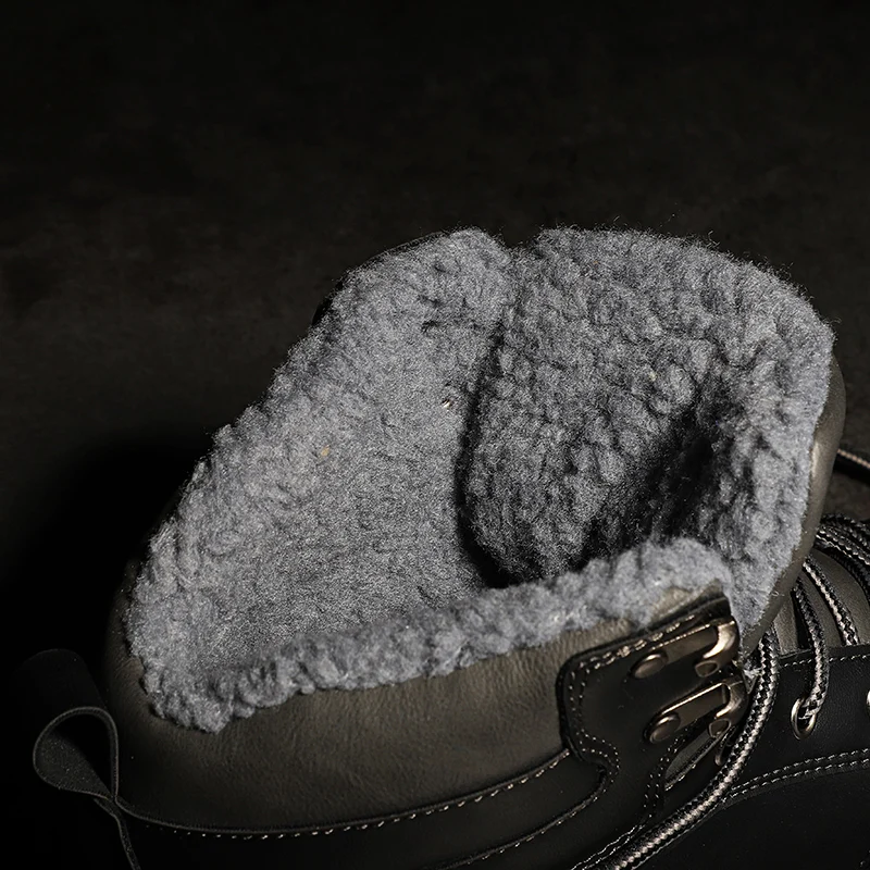 حذاء رجالي برقبة مرتفعة مصمم للثلج، يتميز بتصميم ر...