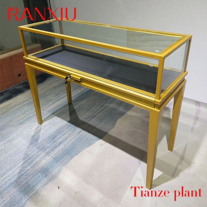 Рисунок 2 - Роскошный позолоченный шкаф для