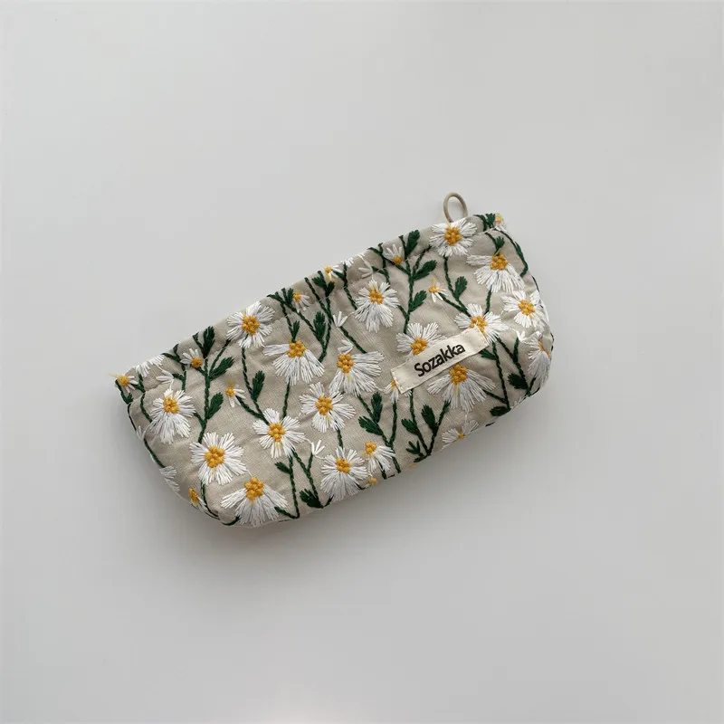 Women's  Floral Cosmetic Organizer - Embroidered Daisy Crossbody Pouch, Minimalist Large-Capacity Pencil Case & Makeup Bag