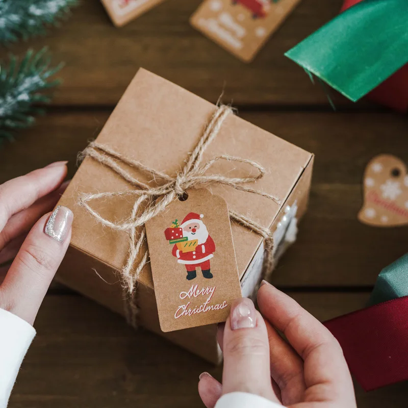 

50PCS Retro Kraft Paper Christmas Hanging Tag With Hanging Rope Paintings Holiday Party Gift Packaging Decoration Label DIY