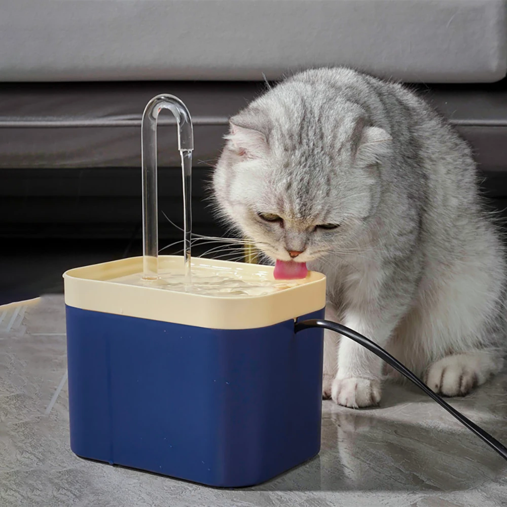 Фонтан-поилка pet fountain. Pet water fountain поилка. Поилка фонтан для кошек. Электропоилка фонтан для кошек. Petkit поилка.