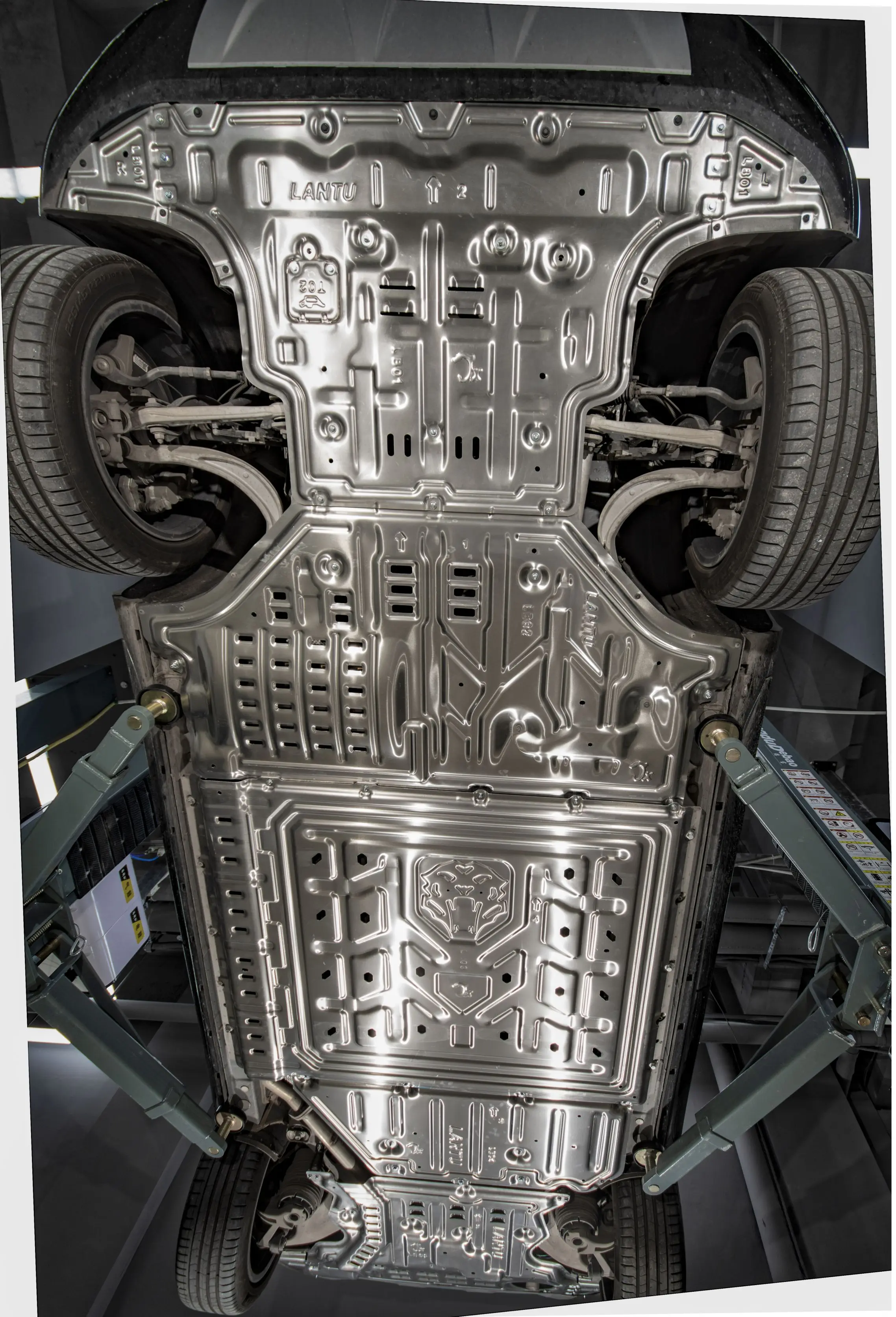 2021-2023 Voyah бесплатно гибридные до рестайлинга аксессуары Junxi алюминий 2,5 мм Нижняя защита нижней части