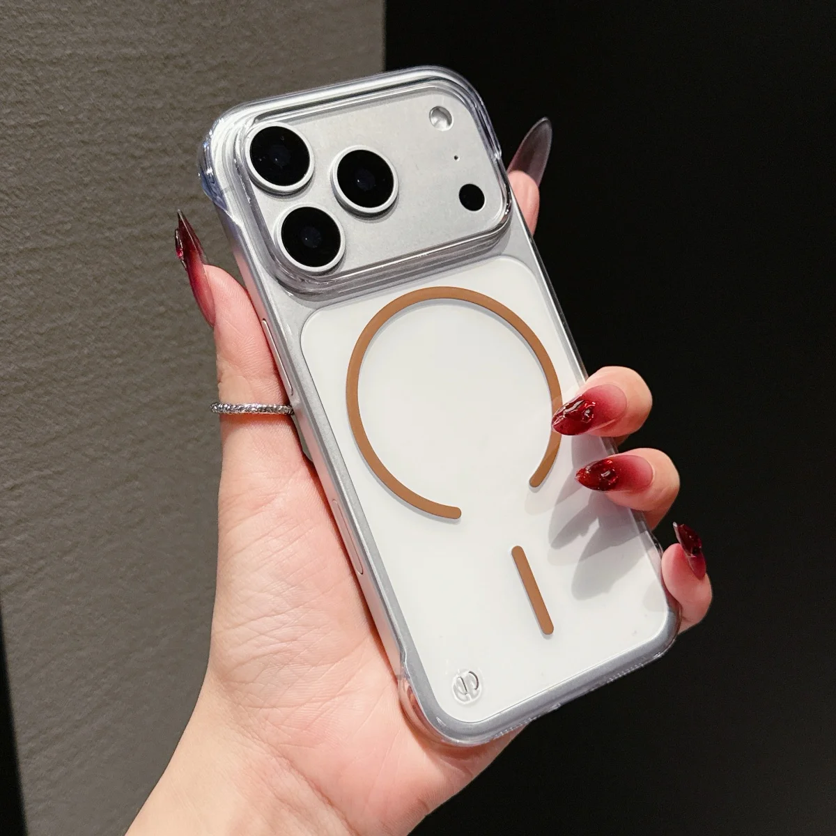 Slim Frameless Clear PC MagSafe-Compatible Case with Heat Dissipation and Magnetic Charging Capability