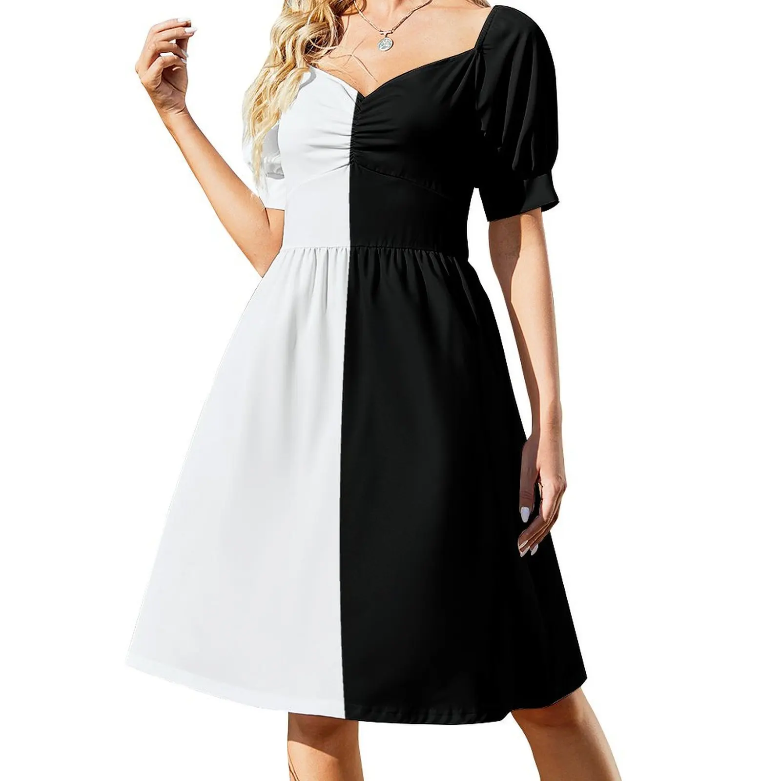 thumbnail image 1 of Vestido de cóctel de manga corta mitad negro mitad blanco, 1 of 7