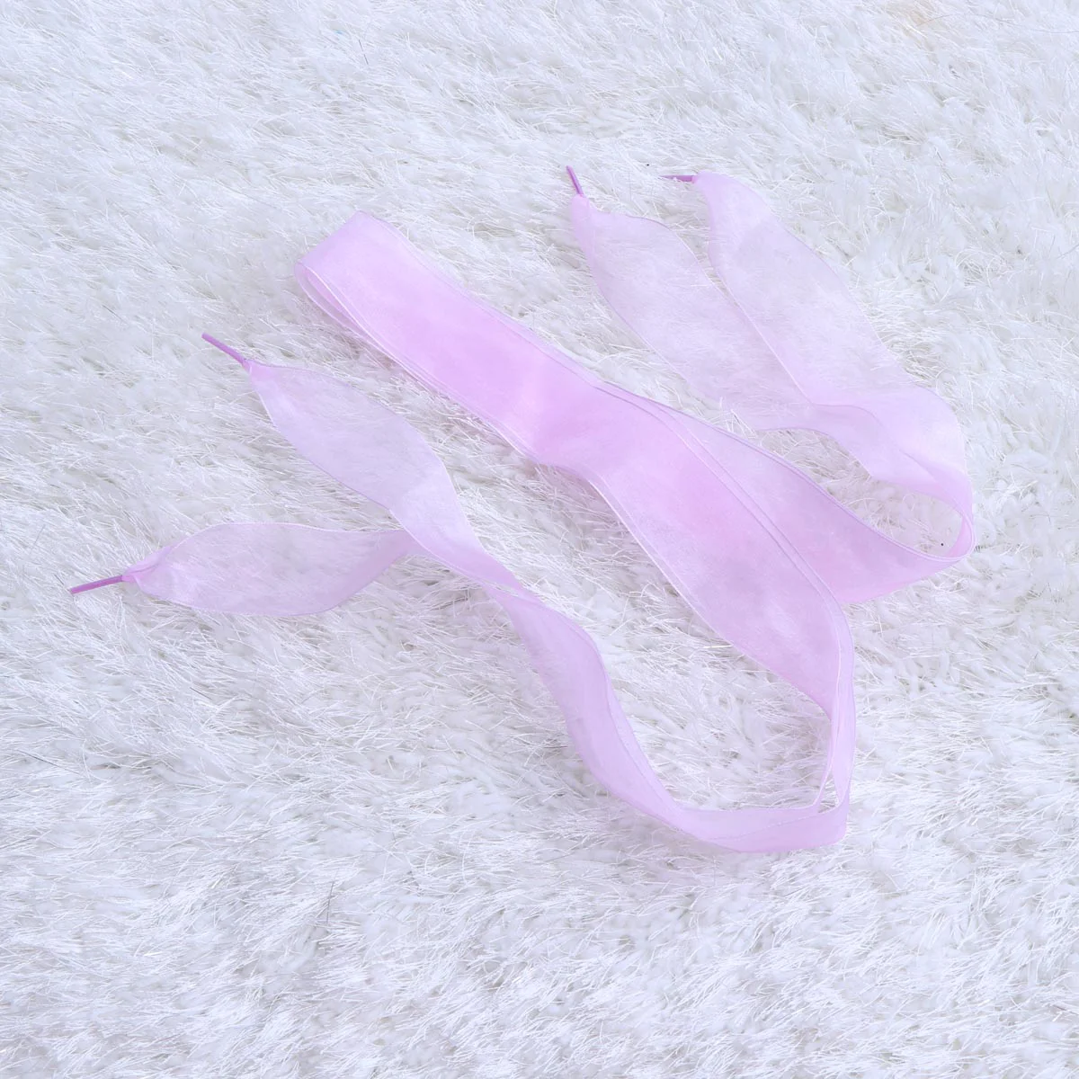 Рисунок 3 - Прозрачные кружевные шнурки для девушек