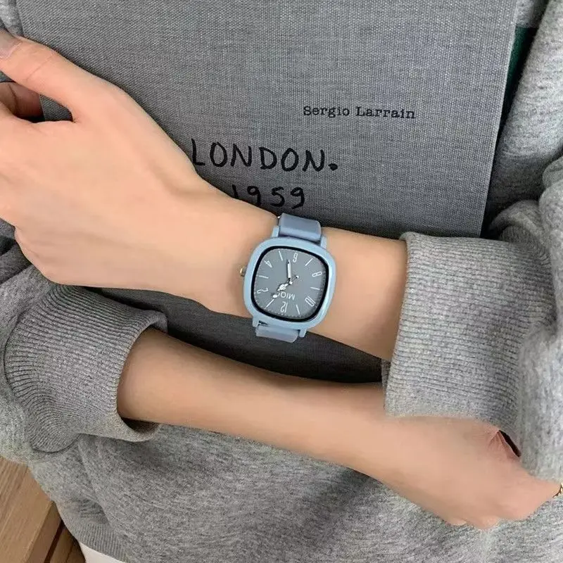 Fashion women's quartz watch women's casual silicone jelly watch clock girl