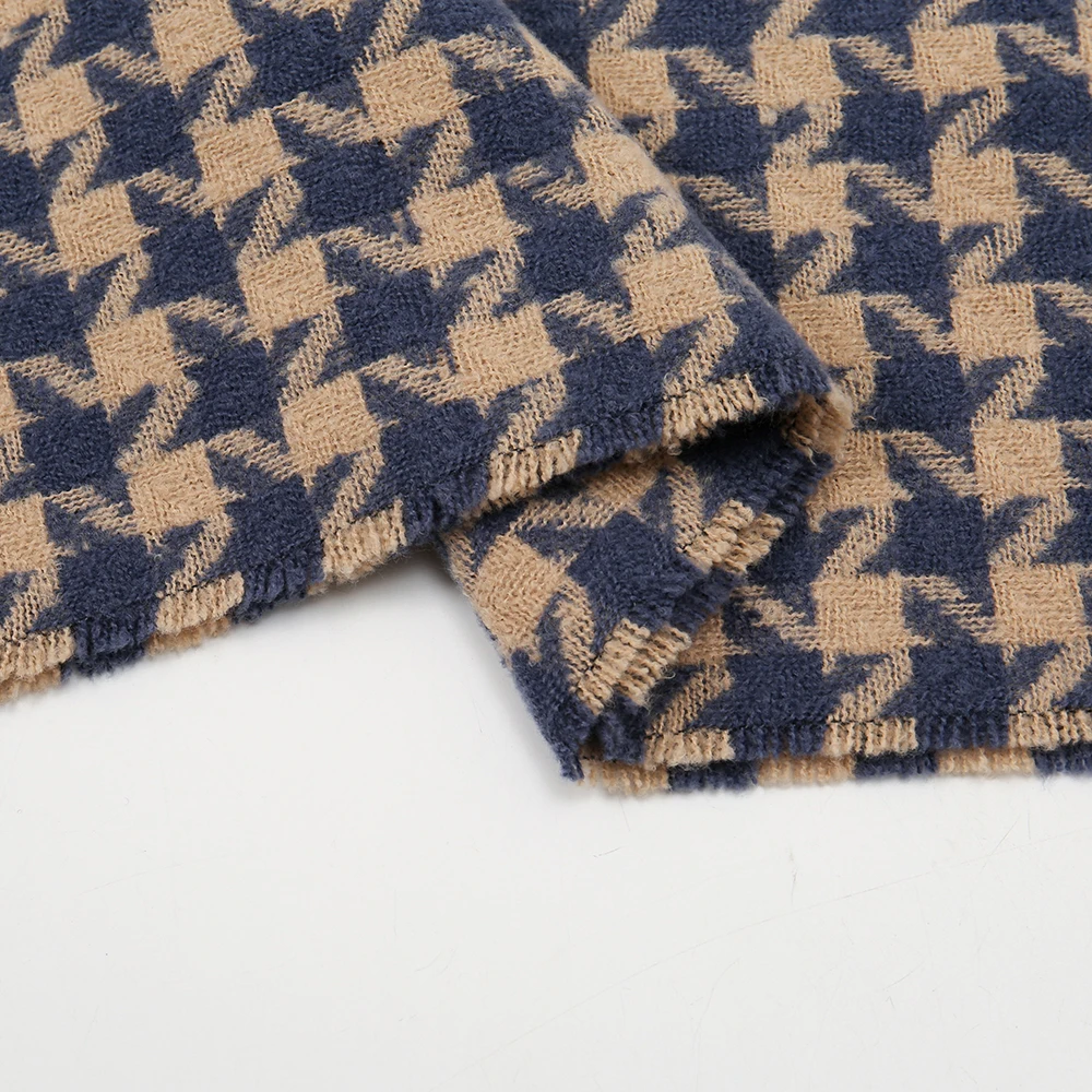 Рисунок 5 - Плотный теплый клетчатый зимний шарф