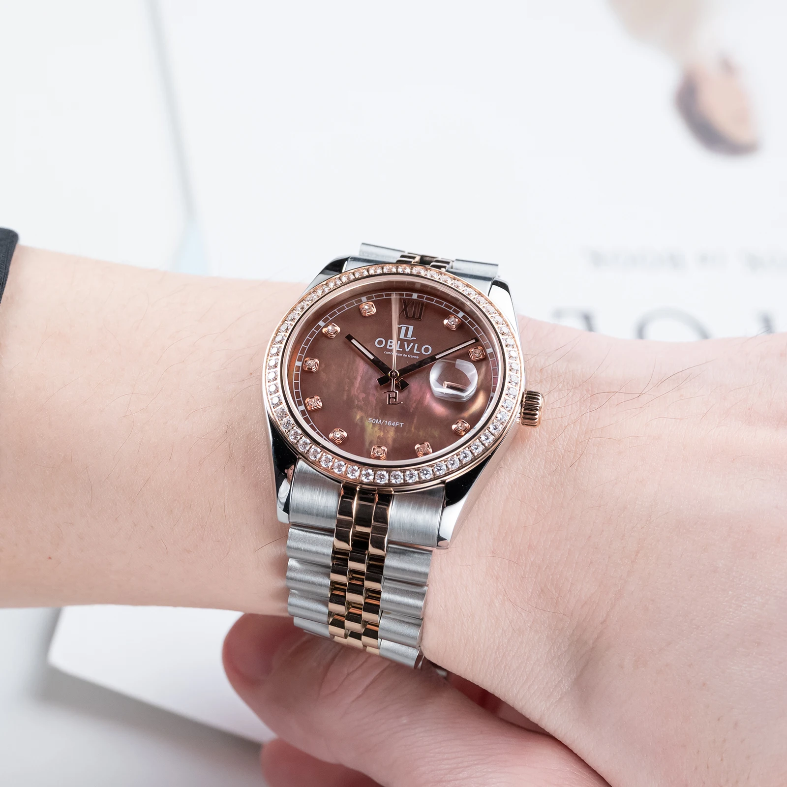 OBLVLO ساعة رجالية أنيقة مرصعة بالألماس بسوار بلون...
