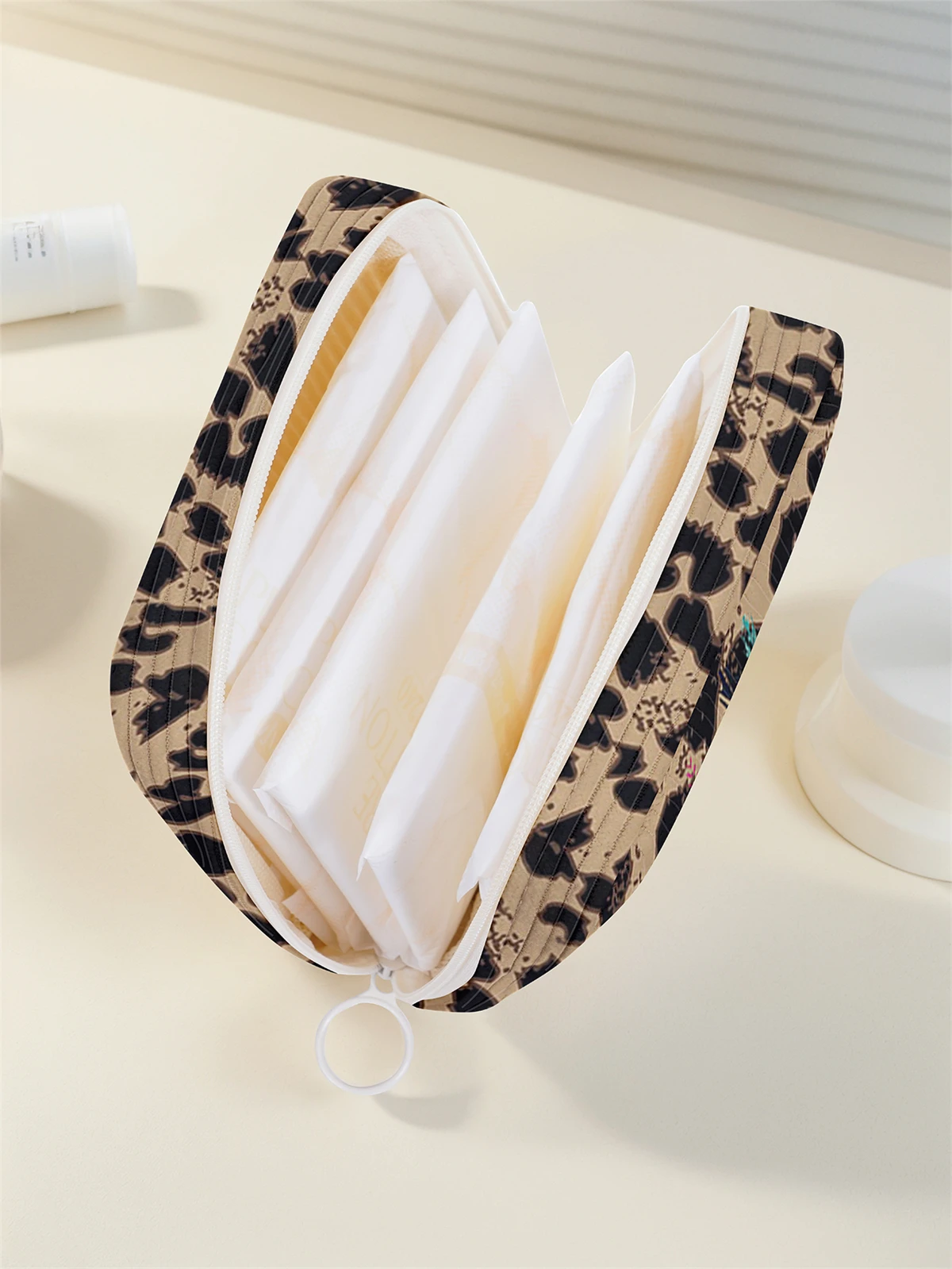 Leopard print sanitary napkin storage bag, women's lightweight tissue bag, sanitary tissue bag