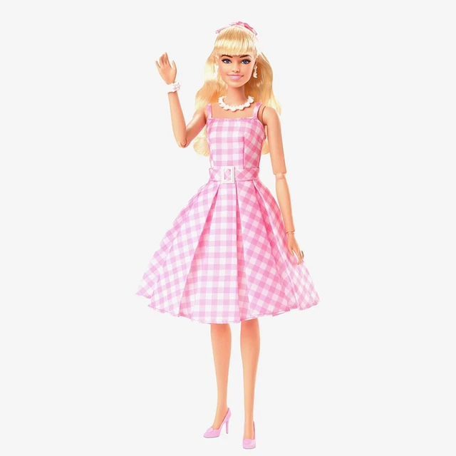 Roupas Vestido da Boneca Barbie Novo Filme 2023 Margot Robbie Kit  5(1vestido Xadrez Rosa rodado, 1vestido curto com short e chapéu, 1Maiô  listado, 1conjunto listado Ken, 1conjunto vermelho/azul Ken em Promoção na