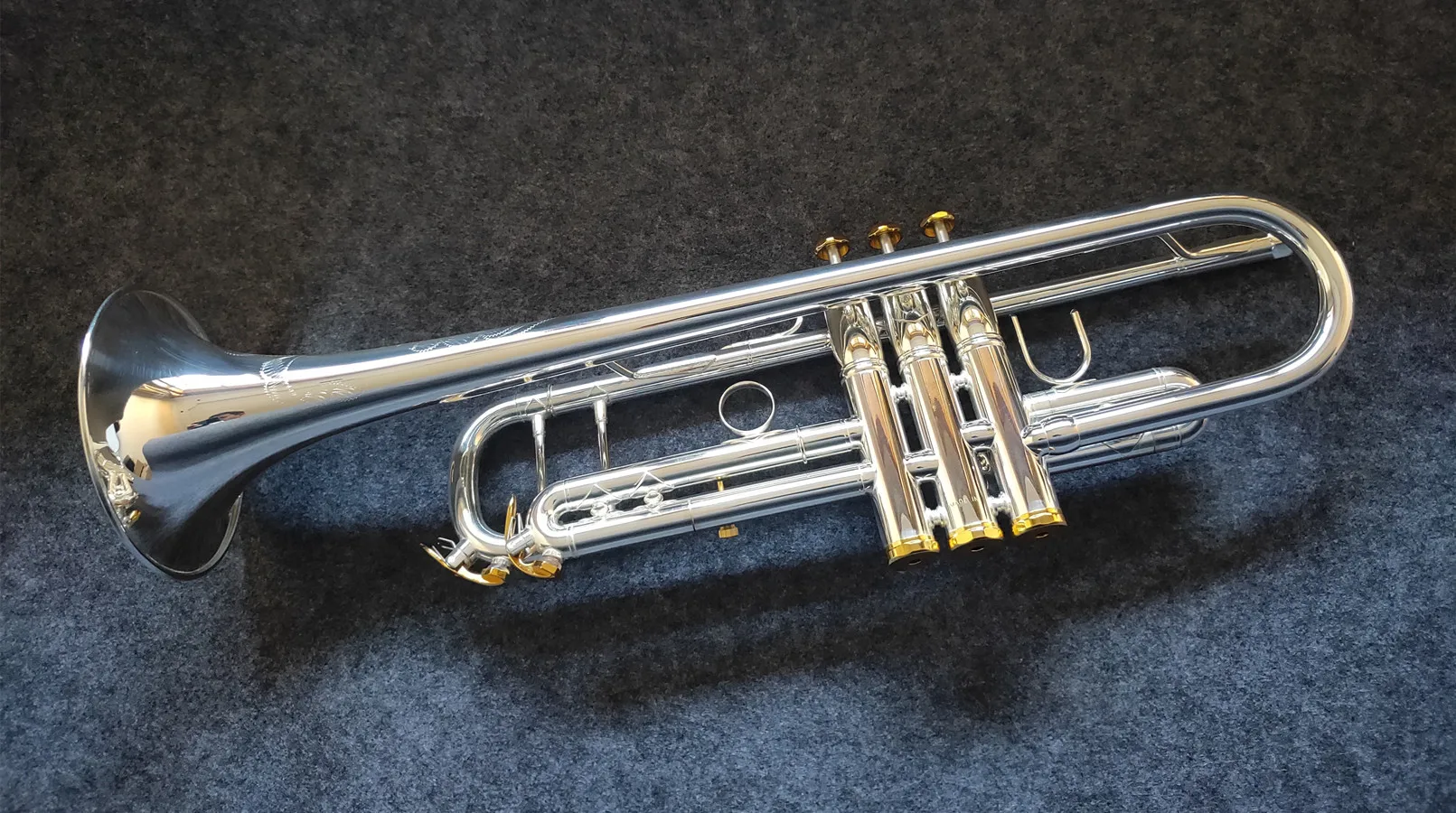 プロのパフォーマンストランペット、楽器、シルバーメッキ、日本